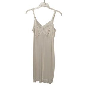 Dixie Belle Vintage 1960s-70s Creamy White Slip Womens Size 32 Style 7344 USA